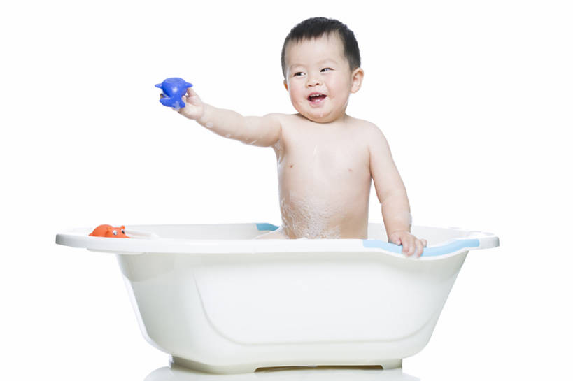 东方人,婴儿,儿童,裸体,一个人,蹲,笑,微笑,露齿笑,横图,留白,抠图,白色背景,正面,快乐,幸福,纯洁,玩具,北京,中国,亚洲,仅一个人,湿,握,肥皂泡,玩,干净,小孩,泡泡,张嘴,健康,浴盆,可爱,童年,童趣,无辜,握着,摄影,活泼,生长,生活方式,婴儿用品,卫生,享乐,关爱,宝宝,张大嘴巴,童真,东亚,纯真,烂漫,无邪,纯净,柔和,伶俐,天真,亚洲人,中国人,孩子,张开嘴,清洗,洗涤,张开手臂,半身,彩图,影棚拍摄,欢乐,婴儿浴盆,给予,bj175