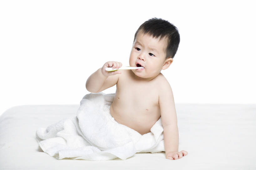 东方人,婴儿,儿童,一个人,横图,留白,抠图,白色背景,正面,婴儿服装,纯洁,北京,中国,亚洲,仅一个人,握,包裹,纺织物,毯子,牙刷,干净,现代,刷牙,裸露,小孩,毛巾,清洁,健康,可爱,童年,童趣,无辜,握着,摄影,活泼,生长,生活方式,婴儿用品,保暖,卫生,宝宝,裸,童真,透气,东亚,纯真,烂漫,无邪,纯净,发展,口腔卫生,防水,柔和,储水,耐磨,吸水,无忧无虑,伶俐,天真,亚洲人,中国人,孩子,坐着,彩图,全身,影棚拍摄,婴儿服,襁褓,好奇心,bj175