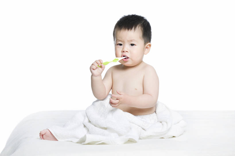 东方人,婴儿,儿童,一个人,横图,留白,抠图,白色背景,正面,婴儿服装,纯洁,北京,中国,亚洲,仅一个人,握,包裹,纺织物,毯子,牙刷,注视,干净,现代,刷牙,裸露,小孩,毛巾,观察,看,清洁,健康,可爱,童年,童趣,无辜,握着,摄影,活泼,生长,生活方式,婴儿用品,观看,保暖,察看,卫生,关注,宝宝,裸,童真,透气,东亚,纯真,烂漫,无邪,纯净,发展,口腔卫生,防水,柔和,储水,耐磨,吸水,无忧无虑,伶俐,天真,亚洲人,中国人,孩子,坐着,彩图,全身,影棚拍摄,婴儿服,襁褓,好奇心,bj175