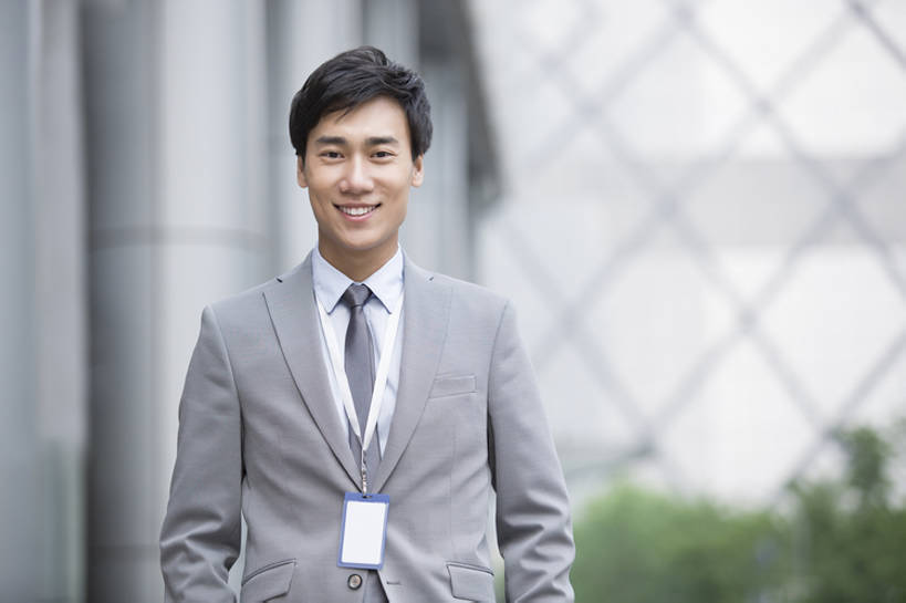 东方人,成年人,一个人,商务人士,商务男性,笑,微笑,露齿笑,横图,室外,白天,正面,衬衫,西装,度假,商务,快乐,幸福,信心,美景,城市风光,城市,建筑,北京,中国,亚洲,仅一个男性,仅一个人,套装,正装,景观,领带,首都,注视,娱乐,现代,仅一个年轻男性,观察,看,站着,职业,享受,休闲,办公大楼,景色,放松,金融,摄影,生活方式,观看,察看,享乐,都市风光,关注,肖像,门卡,商务装,市区,工薪阶层,东亚,一套,中华人民共和国,北京市,京,北平,华北地区,金融区,男人,男性,年轻男性,亚洲人,中国人,年轻人,白领,上班族,半身,彩图,衬衣,欢乐,北京CBD,北京商务中心区,中国北京大北窑,办公室职员,bj175