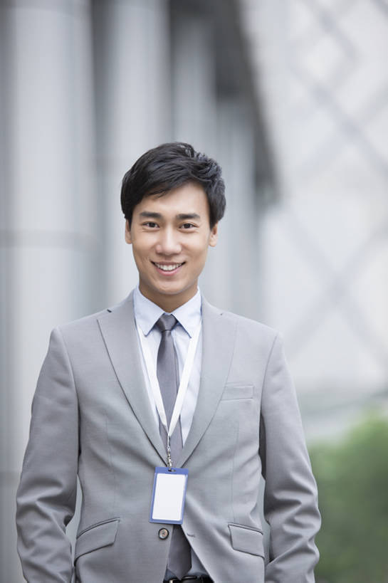 东方人,成年人,一个人,商务人士,商务男性,笑,微笑,露齿笑,竖图,室外,白天,正面,衬衫,西装,度假,商务,快乐,幸福,信心,美景,城市风光,城市,建筑,北京,中国,亚洲,仅一个男性,仅一个人,套装,正装,景观,领带,首都,注视,娱乐,现代,仅一个年轻男性,观察,看,站着,职业,享受,休闲,办公大楼,景色,放松,金融,摄影,生活方式,观看,察看,享乐,都市风光,关注,肖像,门卡,商务装,市区,工薪阶层,东亚,一套,中华人民共和国,北京市,京,北平,华北地区,金融区,男人,男性,年轻男性,亚洲人,中国人,年轻人,白领,上班族,半身,彩图,衬衣,欢乐,北京CBD,北京商务中心区,中国北京大北窑,办公室职员,bj175