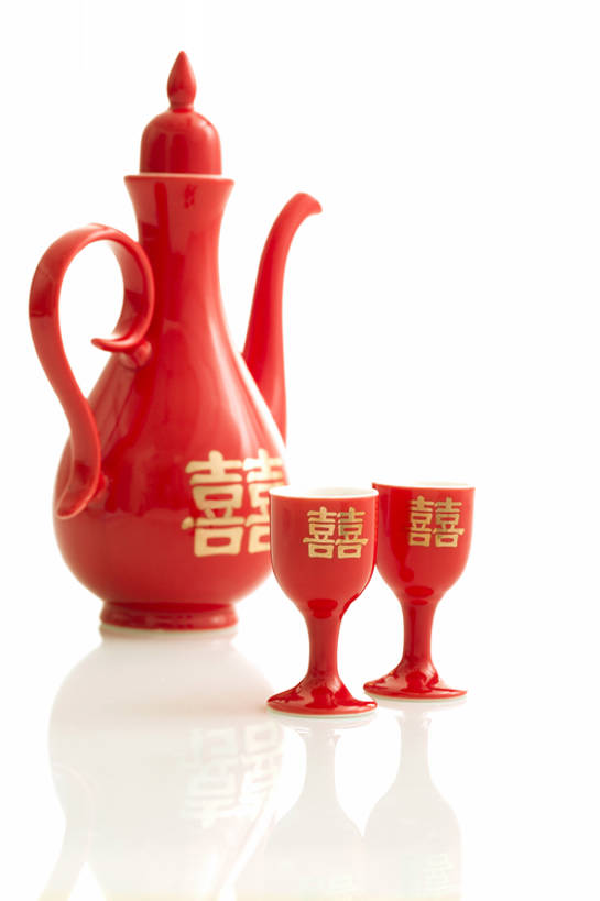 无人,竖图,特写,留白,抠图,白色背景,婚礼,快乐,幸福,运气,静物,杯子,北京,中国,亚洲,风俗,庆祝,装饰,反射,壶,酒壶,酒类,一对,古典,结婚,浪漫,传统,饮料,红色,酒杯,容器,喜庆,汉字,精神,摄影,纪念,储藏,仪式,风格,葡萄酒杯,储存,中国文化,交杯酒,典礼,古典风格,喜字,东亚,制度,彩图,影棚拍摄,高兴,贮存,传统文化,bj175