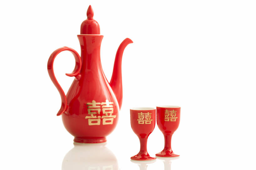 无人,横图,特写,留白,抠图,白色背景,婚礼,快乐,幸福,运气,静物,杯子,北京,中国,亚洲,风俗,庆祝,装饰,反射,壶,酒壶,酒类,一对,古典,结婚,浪漫,传统,饮料,红色,酒杯,容器,喜庆,汉字,精神,摄影,纪念,储藏,仪式,风格,葡萄酒杯,储存,中国文化,交杯酒,典礼,古典风格,喜字,东亚,制度,彩图,影棚拍摄,高兴,贮存,传统文化,bj175