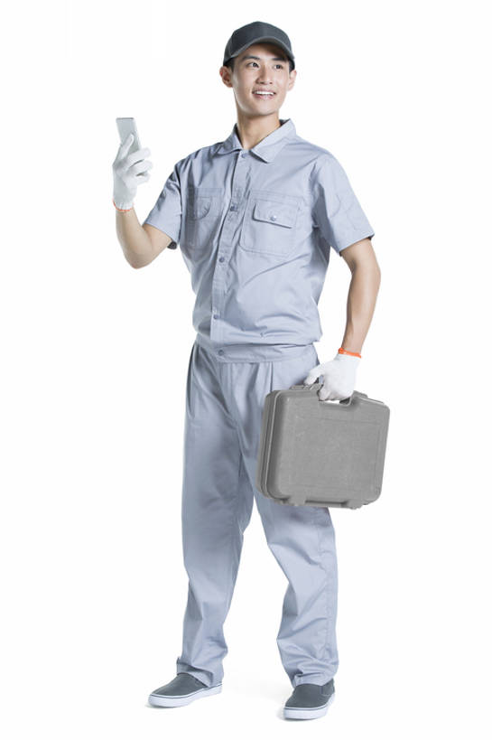 东方人,成年人,一个人,服务员,修理工,工程师,笑,微笑,露齿笑,竖图,留白,抠图,白色背景,正面,制服,快乐,幸福,信心,技术,帽子,手机,北京,中国,亚洲,仅一个男性,仅一个人,连接,握,工具,联系,工人,仅一个年轻男性,手套,站着,职业,工具箱,鸭舌帽,想,服务,握着,摄影,生活方式,修理,工程,享乐,智能手机,东亚,无线电技术,责任,技能,男人,男性,年轻男性,亚洲人,中国人,年轻人,服务生,侍者,员工,电子商务,技术员,彩图,全身,影棚拍摄,欢乐,匠人,劳动者,体力工,工人阶级,bj175