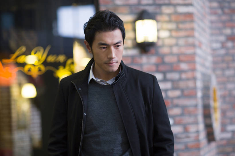 东方人,成年人,一个人,横图,室外,正面,度假,时尚,成功,信心,美景,城市风光,城市,北京,中国,亚洲,仅一个男性,仅一个人,墙,景观,休闲装,娱乐,砖墙,外套,仅一个年轻男性,黄昏,站着,享受,休闲,思考,景色,放松,想,财富,摄影,生活方式,照亮,高雅,酷,成就,都市风光,华贵,东亚,认真,男人,男性,年轻男性,亚洲人,中国人,年轻人,外衣,半身,彩图,bj175