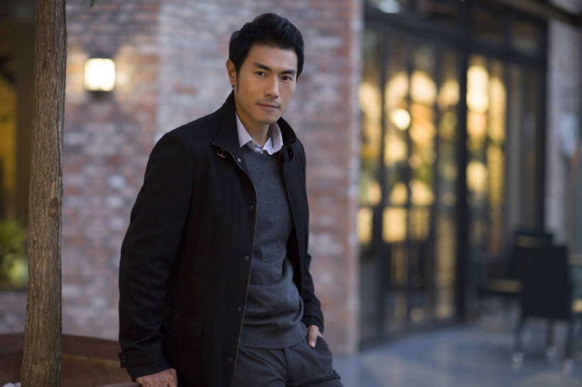 东方人,成年人,一个人,横图,室外,正面,度假,时尚,成功,信心,美景,城市风光,城市,北京,中国,亚洲,仅一个男性,仅一个人,景观,注视,休闲装,娱乐,外套,仅一个年轻男性,黄昏,观察,看,享受,休闲,景色,放松,财富,摄影,生活方式,观看,照亮,察看,高雅,酷,成就,都市风光,关注,华贵,东亚,认真,男人,男性,年轻男性,亚洲人,中国人,年轻人,外衣,两手抄兜,坐着,彩图,bj175