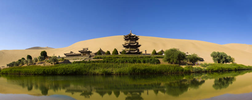 无人,横图,室外,白天,旅游,度假,湖,湖泊,美景,名胜古迹,沙漠,山,水,植物,标志建筑,地标,建筑,敦煌,中国,亚洲,曲折,遗迹,反射,沙子,池塘,地形,湖面,景观,水流,水面,建筑群,沙丘,古典,古迹,历史,文物,娱乐,建设,传统,古建筑,草,树,古代,黄色,蓝色,绿色,风景,蓝天,天空,自然,湖水,享受,休闲,旅游胜地,景色,放松,茂密,摄影,茂盛,绿洲,宁静,环境,生态,干旱,旧的,中国文化,自然风光,干的,古典风格,古文明,东亚,远古,地貌,甘肃省,丝绸之路,坎坷,崎岖,古代文明,亭台楼阁,自然地理,彩图,旅行,鸣沙山,传统文化,建筑结构,广角,bj175