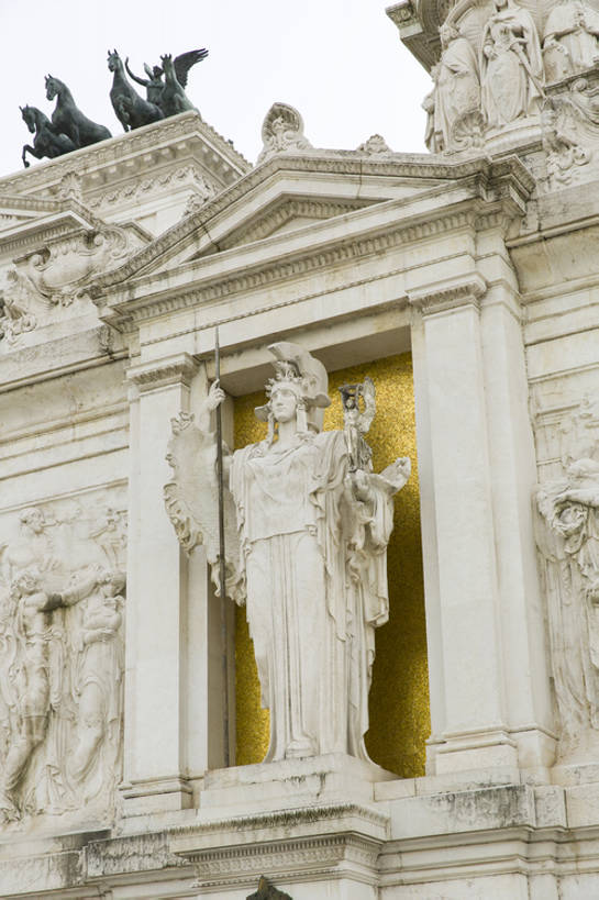 无人,竖图,室外,白天,旅游,度假,名胜古迹,标志建筑,地标,建筑,雕塑,意大利,欧洲,罗马,雕刻,雕像,建筑群,古典,历史,娱乐,建设,传统,风景,天空,享受,休闲,放松,摄影,宗教,旧的,古典风格,远古,欧洲文化,威尼斯广场,古代文明,彩图,旅行,传统文化,建筑结构,bj175