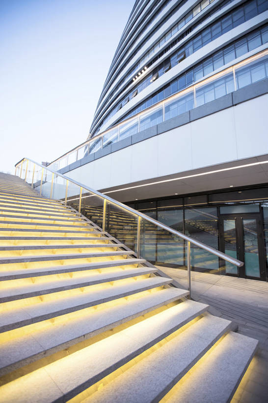 无人,栏杆,竖图,室外,白天,度假,美景,窗户,楼梯,城市风光,标志建筑,城市,地标,建筑,北京,中国,亚洲,阶梯,景观,建筑群,娱乐,建设,现代,台阶,蓝色,风景,蓝天,天空,享受,休闲,办公大楼,景色,放松,摄影,建造,都市风光,东亚,玻璃杯,彩图,高层建筑,建筑结构,广角,望京,望京SOHO,bj175