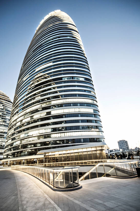 无人,竖图,室外,度假,石头,美景,窗户,城市风光,标志建筑,城市,地标,建筑,路,北京,中国,亚洲,反射,石子,景观,路边,建筑群,娱乐,建设,现代,蓝色,风景,蓝天,天空,黄昏,享受,休闲,办公大楼,景色,放松,摄影,建造,宁静,照亮,都市风光,东亚,玻璃杯,石块,岩石,彩图,高层建筑,建筑结构,广角,望京,望京SOHO,bj175