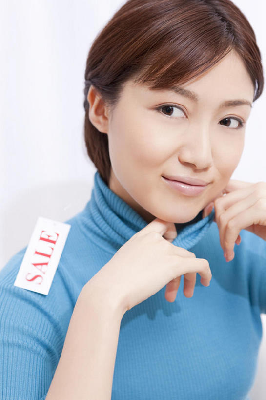 东方人,成年人,脸,头,脸颊,一个人,微笑,室内,毛衣,仅一个年轻女性,仅一个女性,仅一个人,穿,肩膀,年轻女性,女人,女性,亚洲人,年轻人,头部,脸部,脸蛋,面部,bj175