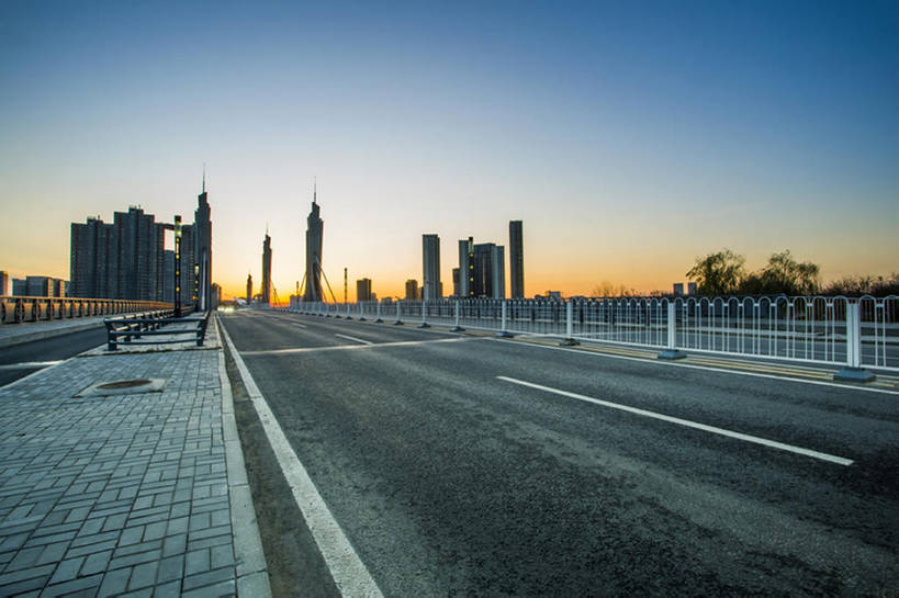 无人,栏杆,横图,室外,背景,度假,日出,石头,美景,日落,城市风光,城市,道路,高速公路,建筑,街道,路,公路,中国,亚洲,石子,直线,景观,路边,分界线,车道,地面,交通,黎明,娱乐,现代,蓝色,风景,蓝天,天空,黄昏,享受,休闲,景色,放松,运输,摄影,宁静,柏油路,早晨,都市风光,沥青,东亚,石块,岩石,马路,彩图,高层建筑,建筑结构,广角,汽车广告背景图